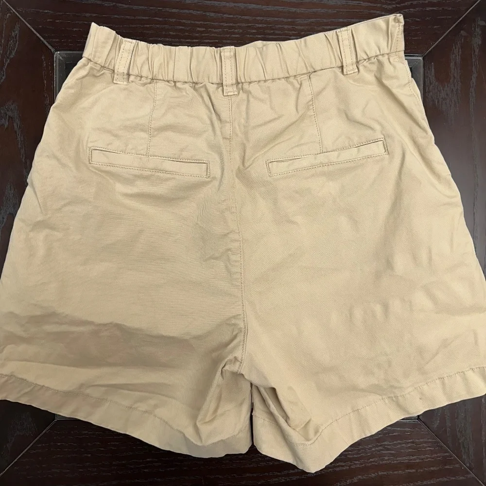 *GAP* Tan Khaki Shorts w/ Pockets Size 2